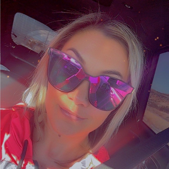 Meet your Posher, Merissa - Picture 2 of 2